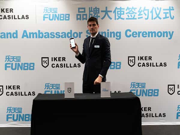 Iker Casillas - Huyền thoại bóng đá nổi tiếng
