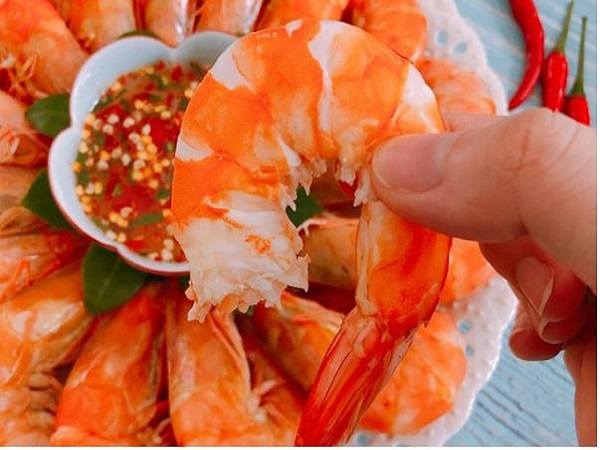 Nằm mơ thấy ăn tôm là điềm báo gì