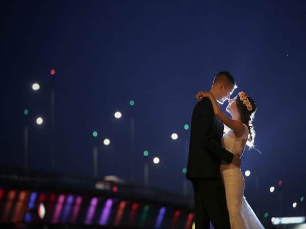 Ngủ mộng thấy người lạ yêu và ôm hôn mình