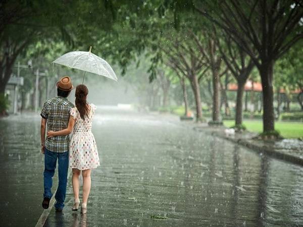 mơ thấy đi dưới mưa đánh con gì