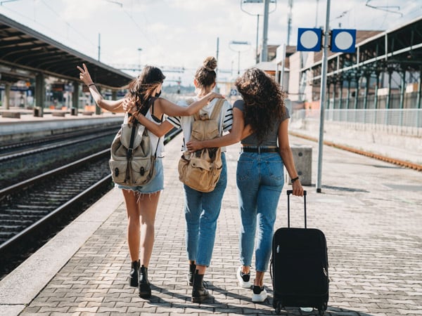 Tìm hiểu ý nghĩa giấc mơ thấy đi chơi xa dự báo may hay xui sắp tới?