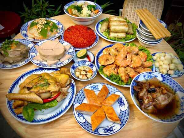 Mộng mơ thấy ăn cỗ nhưng thức ăn bị hỏng hoặc không ngon