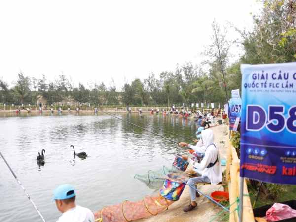 Mộng thấy câu cá bằng tay không dùng cần