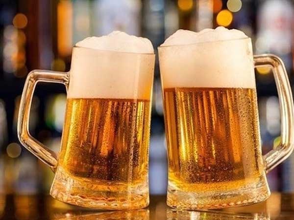 Nằm mơ thấy uống bia ẩn ý điềm gì tốt hay xấu
