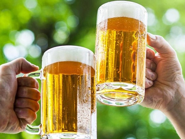 Nằm mơ thấy uống bia ẩn ý điềm gì tốt hay xấu