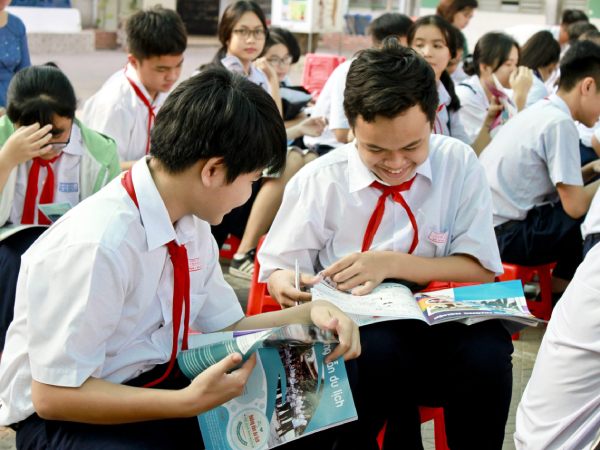 Chiêm bao thấy bạn cấp 2 cười nói vui vẻ với mình