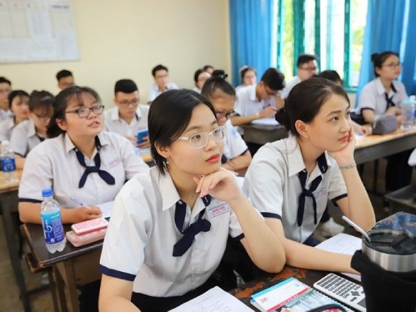 Mơ thấy đi học lại cùng bạn cấp 2