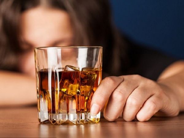 Mơ thấy uống rượu là điềm báo tài lộc hay mất mát?