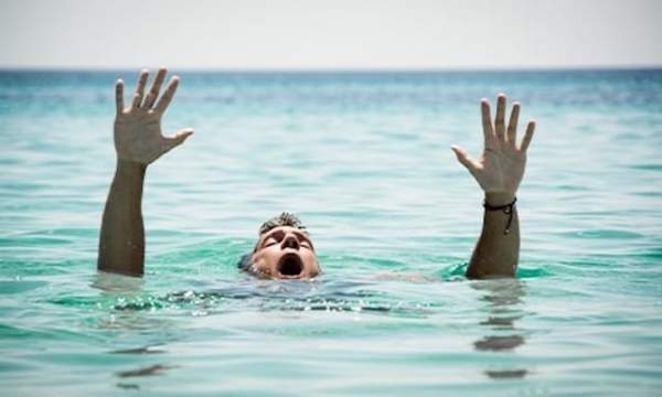 Chiêm bao thấy nhiều người chết đuối cùng lúc