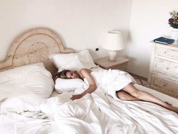 Nằm mơ thấy mình khoả thân là điềm gì, dữ hay lành?