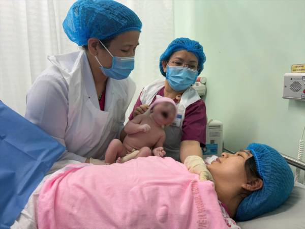 Chiêm bao thấy người khác sinh con ở trạm xá