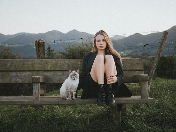 Nằm mơ thấy cô gái lạ là điềm gì, con số tâm linh gì?