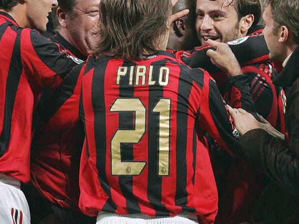 số áo Pirlo qua các giai đoạn sự nghiệp bóng đá